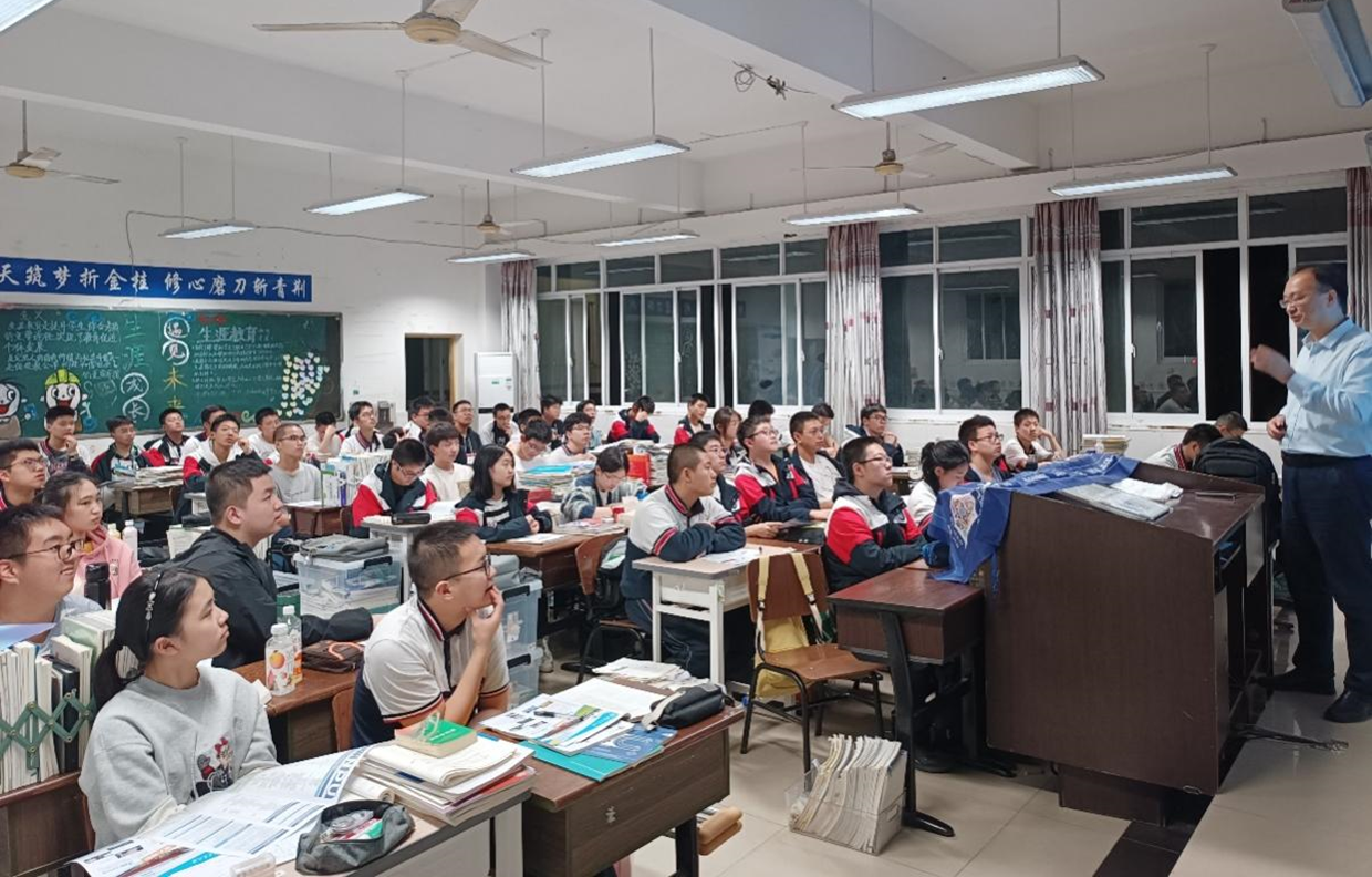 数学与统计学院重庆招生组参加西南大学附中高2026届彩虹生涯教育月大学巡礼活动-数学与统计学院